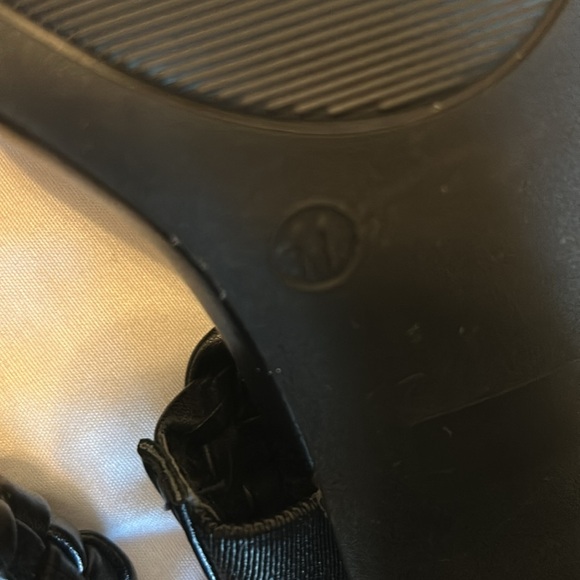 Black 4 inch sandal heels size 11 - Picture 8 of 8